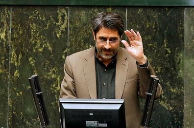 دولت مشکلات بازنشستگان و موضوع افزایش حقوق آنان را پیگیری کند