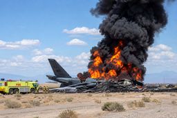 سقوط مرگبار بمب‌افکن B-52 آمریکا در کالیفرنیا