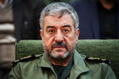 بازدید فرمانده کل سپاه از نمایشگاه دستاوردهای بسیج