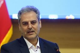 مرغ گرم و منجمد از امروز در کلیه فروشگاه‌های زنجیره‌ای بزرگ موجود است