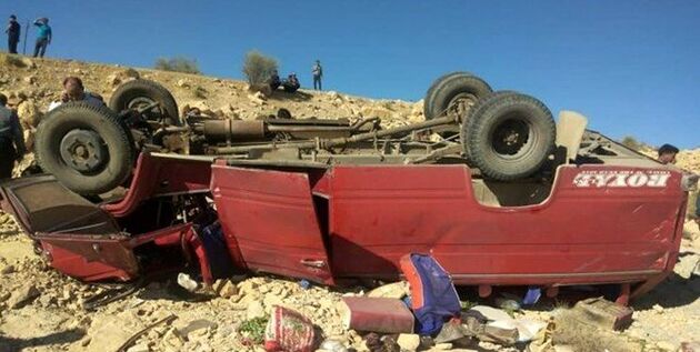 ۱۱ مصدوم و ۶ فوتی در حادثه واژگونی مینی‌بوس در ورزقان