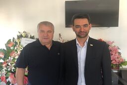 وزیر ارتباطات به ملاقات علی پروین رفت