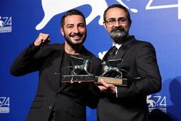 همبازی نوید محمدزاده در فیلم سینمایی شب، داخلی ، دیوار