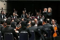 ارکستر سمفونیک تهران در باغ عفیف‌آباد شیراز کنسرت می‌دهد