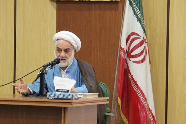 معلم قرآن در نقطه اوج معلمی است