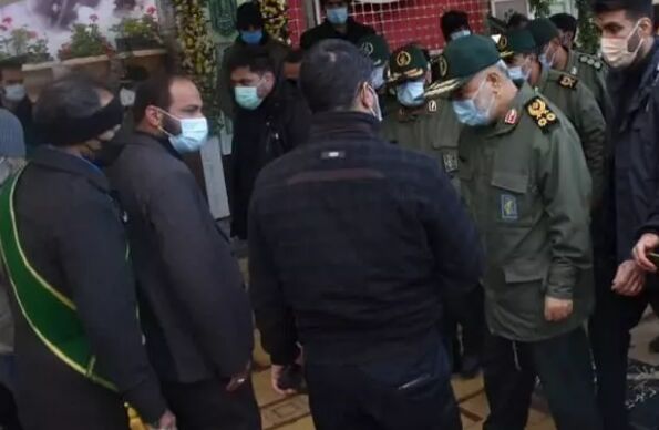 سردار سلامی در گلزار شهدای کرمان حضور یافت