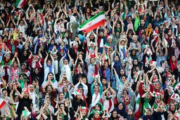 ورود زنان به ورزشگاه‌های فوتبال تصویب شد