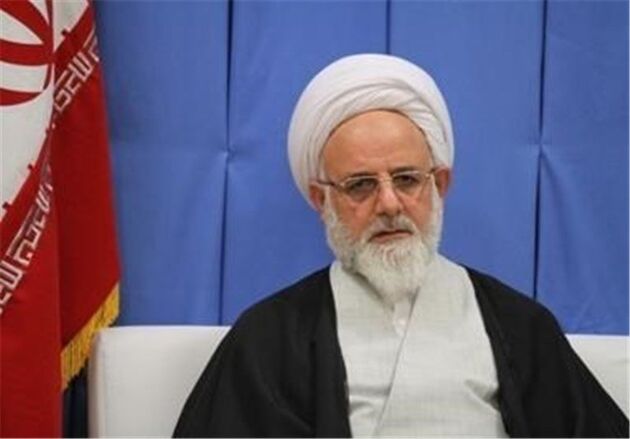 امام جمعه ایلام رای خود را به صندوق انداخت