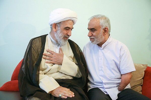  نمایندگانی از سوی رهبر معظم انقلاب اسلامی از جانبازان دیدار کردند