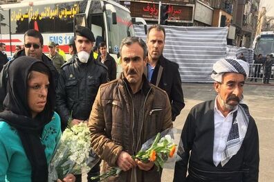 شاخه‌های گل دختران شین‌آباد برای قهرمانان پلاسکو