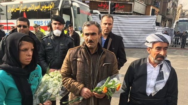 شاخه‌های گل دختران شین‌آباد برای قهرمانان پلاسکو