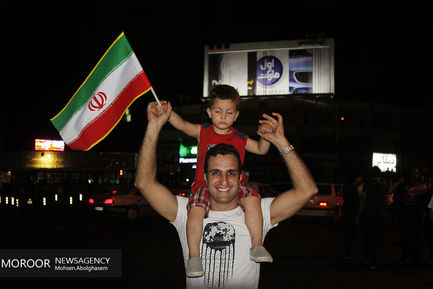 شادی مردم پس از صعود تیم ملی فوتبال به جام جهانی روسیه