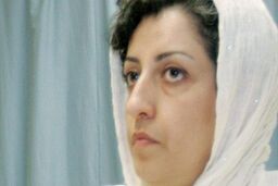 درخواست از رئیس قوه قضائیه برای اعمال اعاده دادرسی در حکم نرگس محمدی