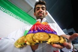 قهرمان شنای ایران در تمرین پرسپولیس حاضر شد