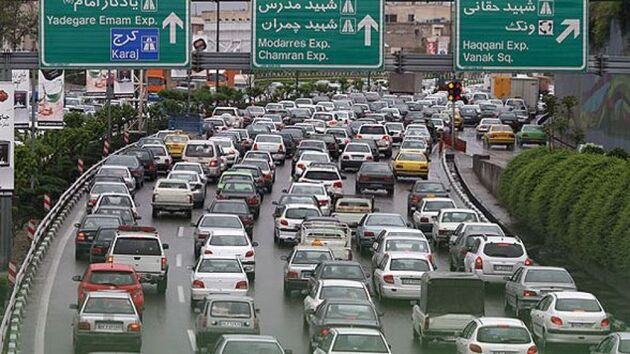 ترافیک نیمه سنگین در آزادراه کرج- تهران/ محورهای مسدود اعلام شد