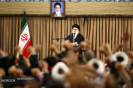دیدار مقام معظم رهبری با مسئولان راهیان نور