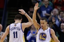 پیروزی گلدن استیت در NBA با درخشش استفن کری