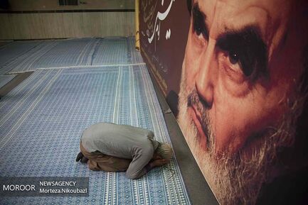 حضور، حسن خمینی، نوه بنیانگذار جمهوری اسلامی ایران و وزیر ارتباطات آقای محمدجواد آذری جهرمی در حسینیه جماران