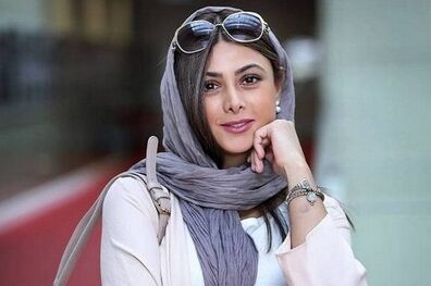 حضور آزاده صمدی در نمایش بداهه