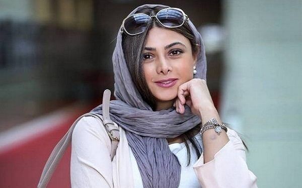 حضور آزاده صمدی در نمایش بداهه