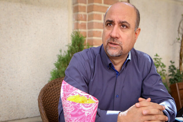 کنار دکان حافظ، مغازه نزنید