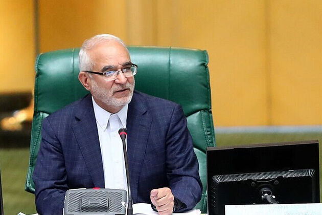دولت مسئله شرکت‌های خودروسازی و استقلال و پرسپولیس را تعیین تکلیف کند