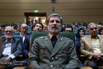 تجلیل از خانواده شهدا و پیشکسوتان صنایع دفاعی کشور