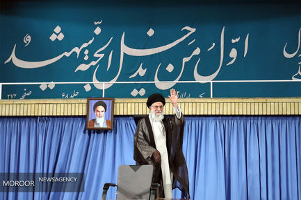 دیدار جمعی از خانواده‌های شهدای مرزبانی و مدافع حرم با مقام معظم رهبری