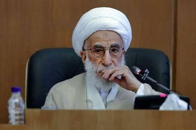 مسئولان باید تمام تلاش خود را برای حل مشکلات اقتصادی و معیشتی به کار گیرن