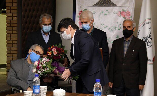 مراسم تجلیل از خانواده شهدای کشتی ‌گیر با حضور معاون وزیر ورزش برگزار شد