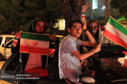 تماشای فوتبال و شادی مردم اصفهان بعد از برد ایران مقابل مراکش در جام جهانی ۲۰۱۸ روسیه