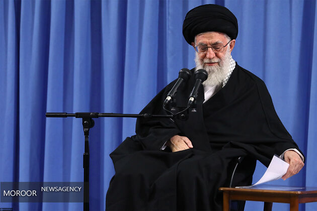 مسئولان کار مجاهدانه­‌ی خود را ادامه دهند و وظیفه­‌ی فوری را بر هر حرف و حدیثی مقدم بدارند