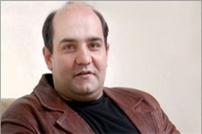 دوبله و گویندگی را از خود جدا نمی‌کنم/ سنت قدیمی دور هم جمع‌شدن را جدی بگیریم