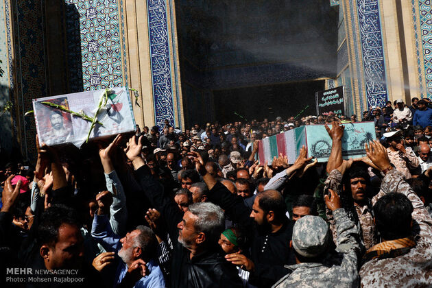 تشییع آلاله‌ها از حرم رضوی تا مشهدالشهدا؛ ایران بار دیگر بهشتی شد