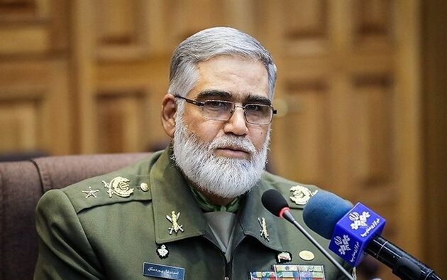پیگیری مستمر فرمانده کل قوا درباره ارتقای معیشت کارکنان آجا