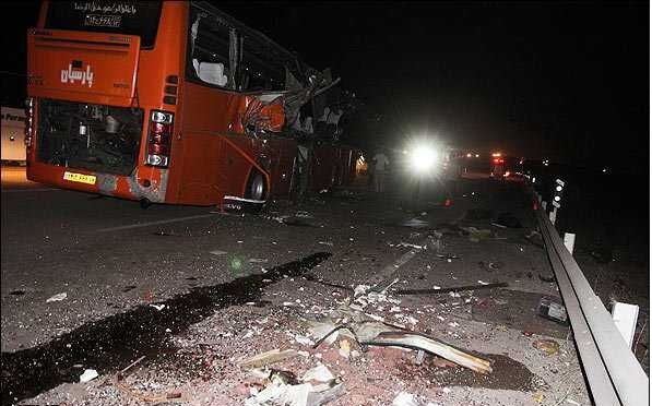 هفت مصدوم بر اثر برخورد کامیون و اتوبوس در جاده هراز