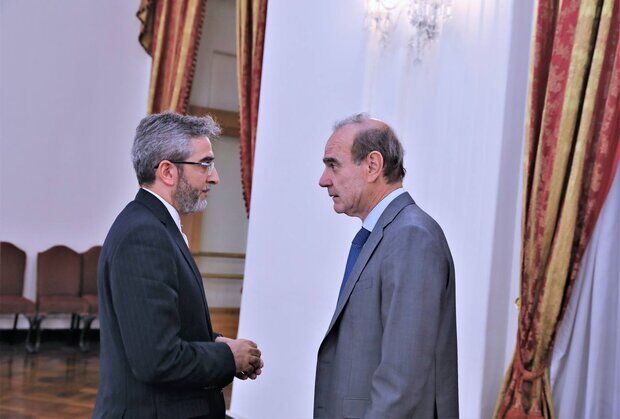 رایزنی انریکه مورا با علی باقری