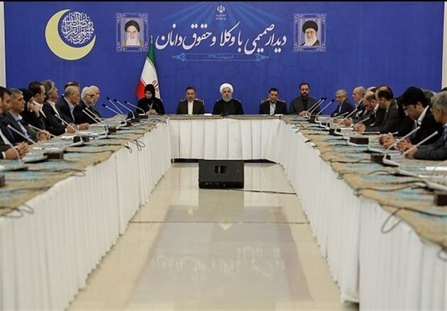 باعث افتخار است که وکلا در منشور حقوق شهروندی در کنار دولت باشند