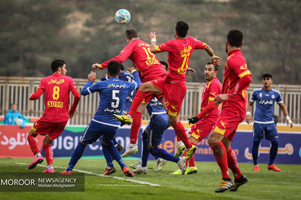 دیدار تیم های فوتبال نفت تهران و استقلال خوزستان