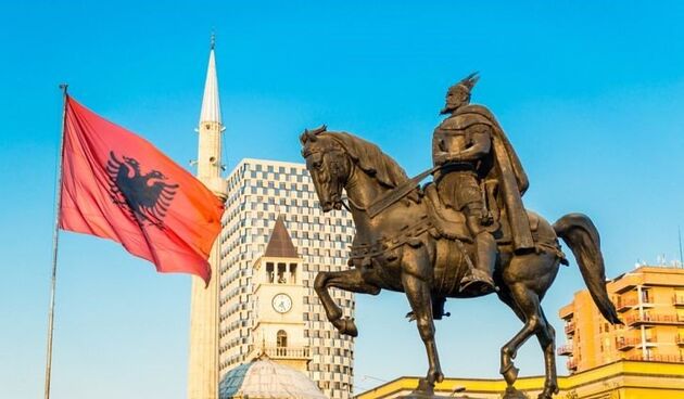 حمله معترضان به پارلمان آلبانی