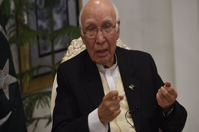 «سرتاج عزیز» خواستار نقش آفرینی انگلیس در حل مسئله کشمیر شد