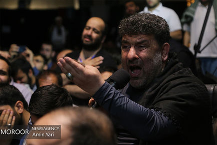 وداع دانشجویان معتکف با شهید گمنام در دانشگاه تهران