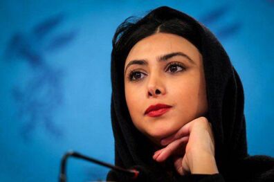 نقش آفرینی آزاده صمدی در نمایش آن دیگری