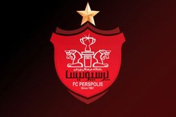 احسان حسینی 3 فصل دیگر با پرسپولیس تمدید کرد