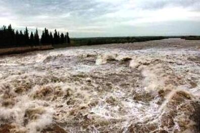آماده باش ستاد مدیریت بحران بستان آباد در پی طغیان رودخانه اوجان چای