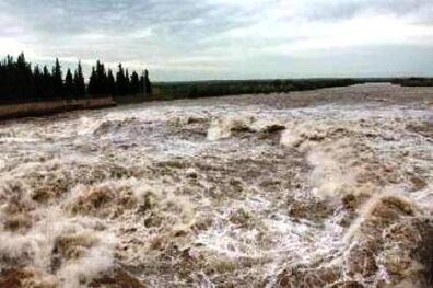 آماده باش ستاد مدیریت بحران بستان آباد در پی طغیان رودخانه اوجان چای