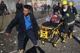 عوامل انتحاری در نجف با خودرو به صف مردم حمله کردند
