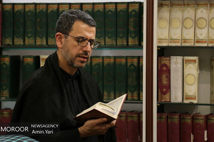وداع دانشجویان معتکف با شهید گمنام در دانشگاه تهران