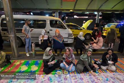 افطاری در  ترمینال تاکسی ونک