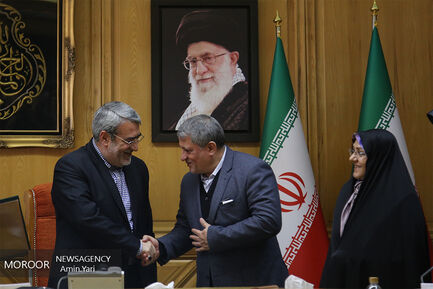اعطای حکم شهردار جدید تهران توسط وزیر کشور